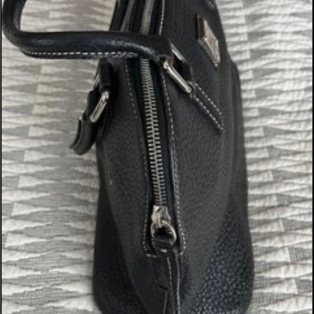 Dooney and Bourke pebble leather handbag - Picture 5 of 5